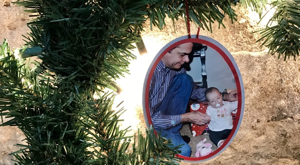 Simple DIY Christmas Tree Ornaments!